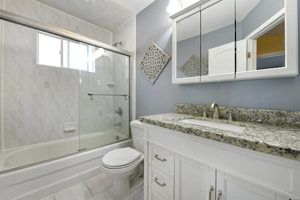 11 Flint Lane Levittown NY 11756