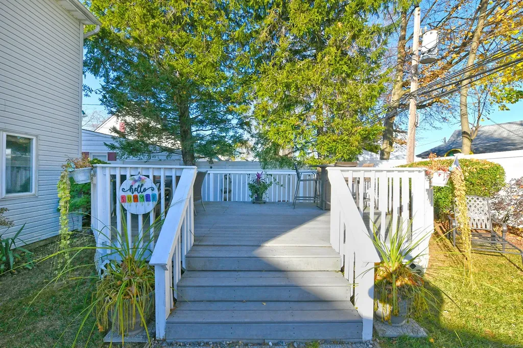11 Flint Lane Levittown NY 11756