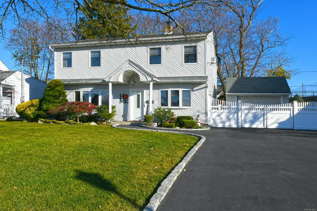 11 Flint Lane Levittown NY 11756