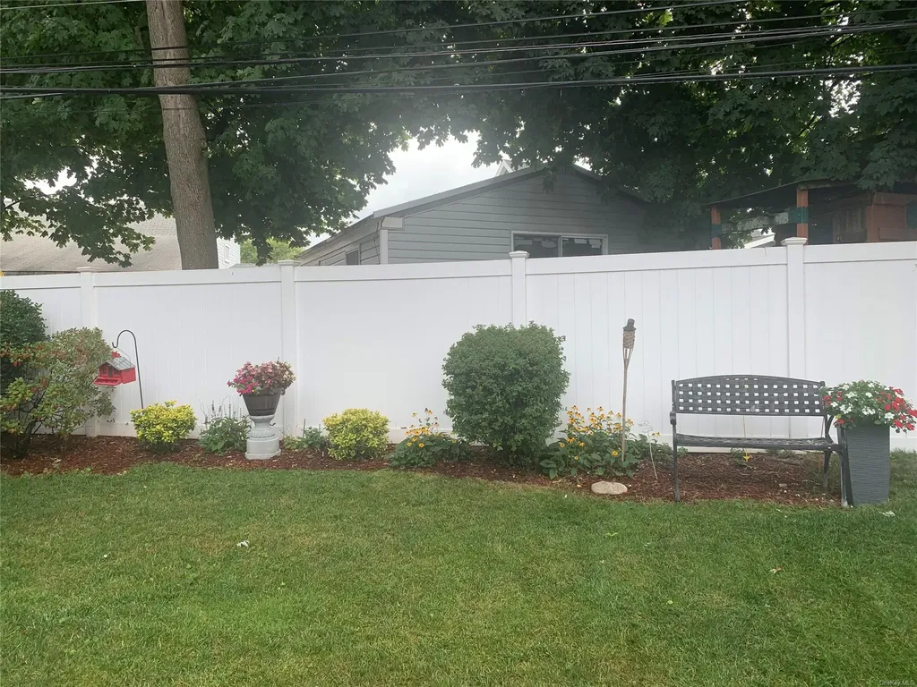 11 Flint Lane Levittown NY 11756