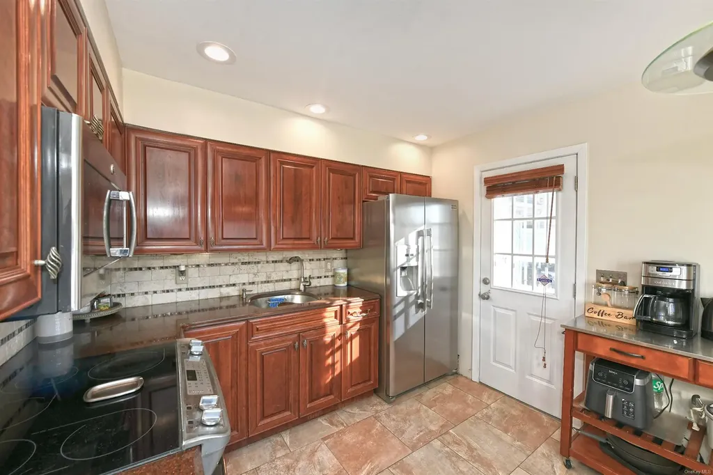11 Flint Lane Levittown NY 11756