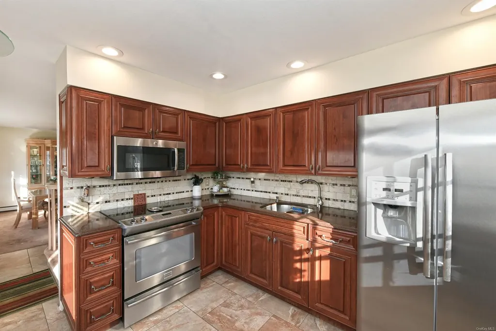 11 Flint Lane Levittown NY 11756