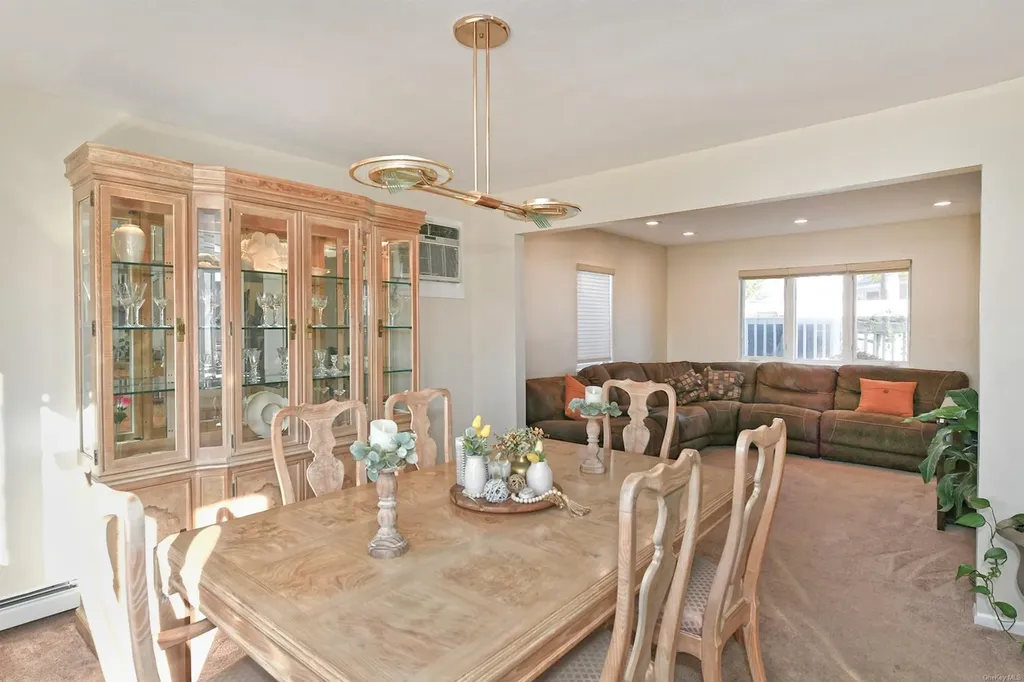 11 Flint Lane Levittown NY 11756