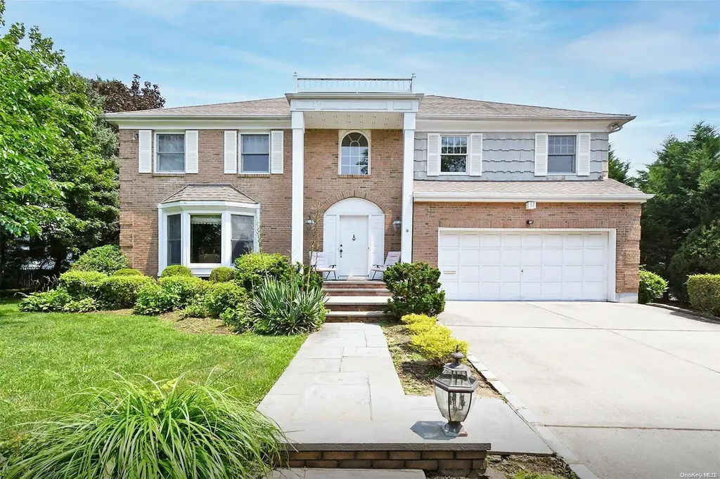 22 West Drive Manhasset NY 11030