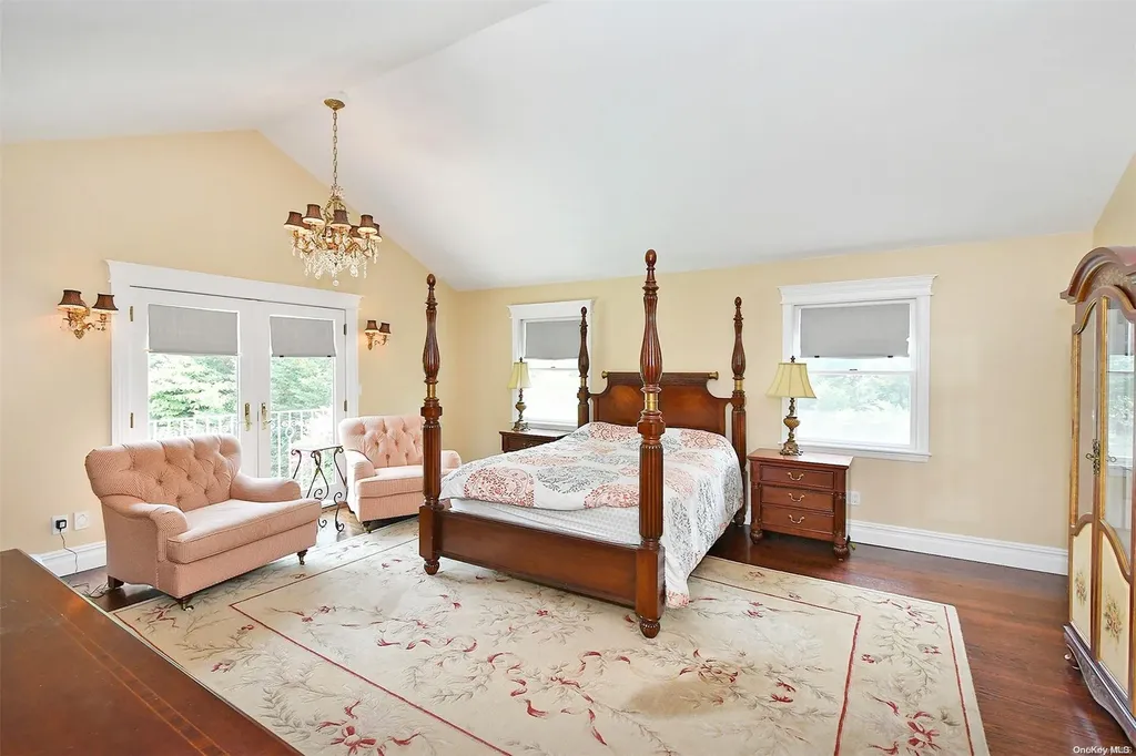 22 West Drive Manhasset NY 11030