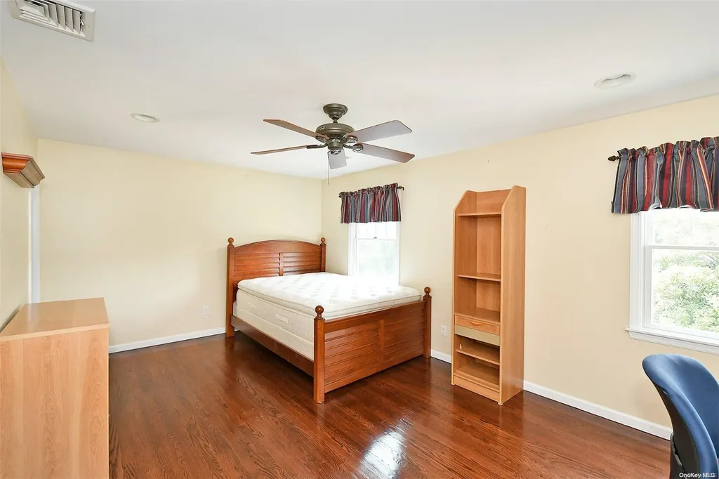 22 West Drive Manhasset NY 11030