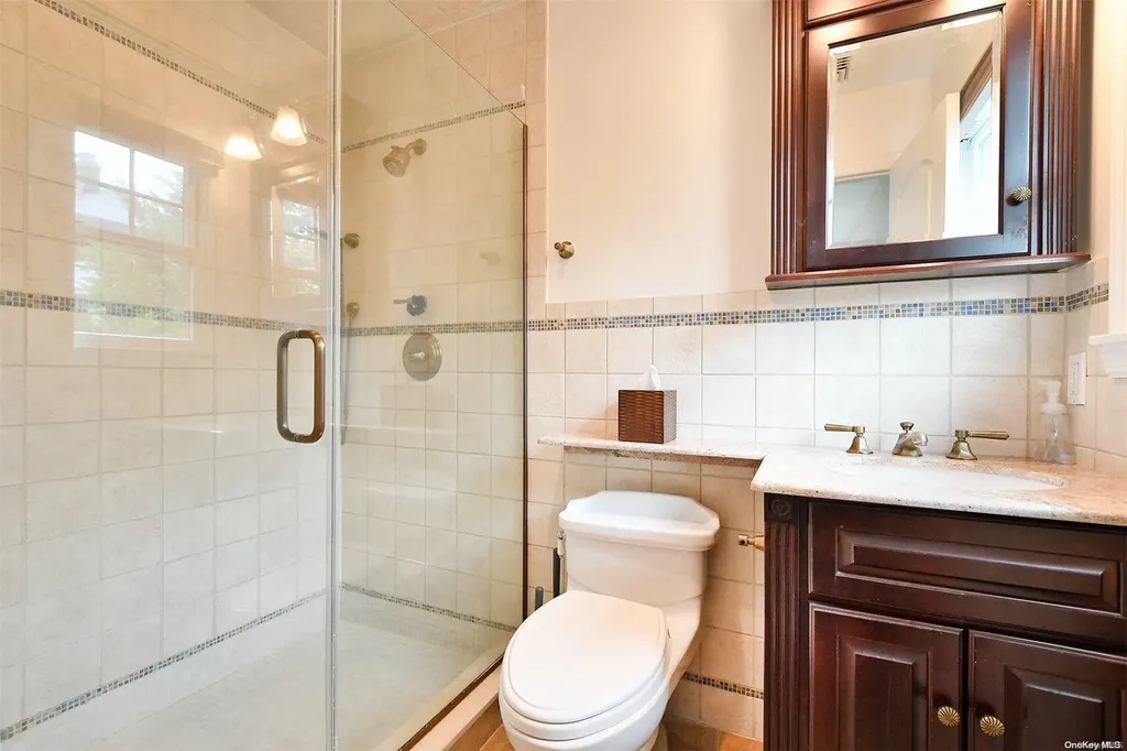 22 West Drive Manhasset NY 11030