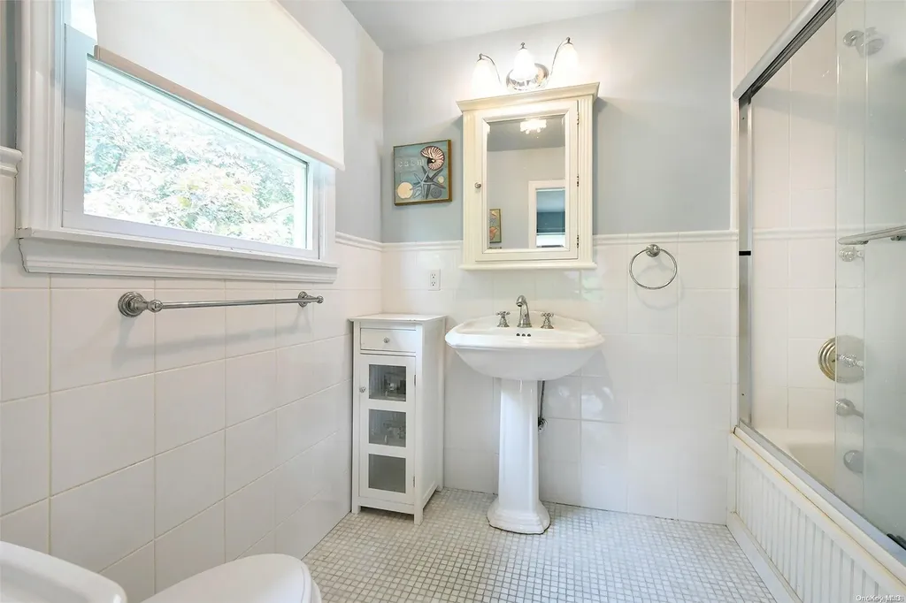 22 West Drive Manhasset NY 11030