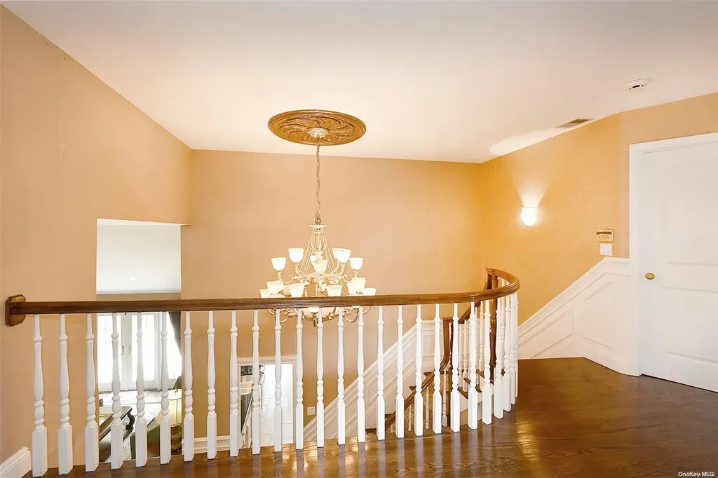 22 West Drive Manhasset NY 11030