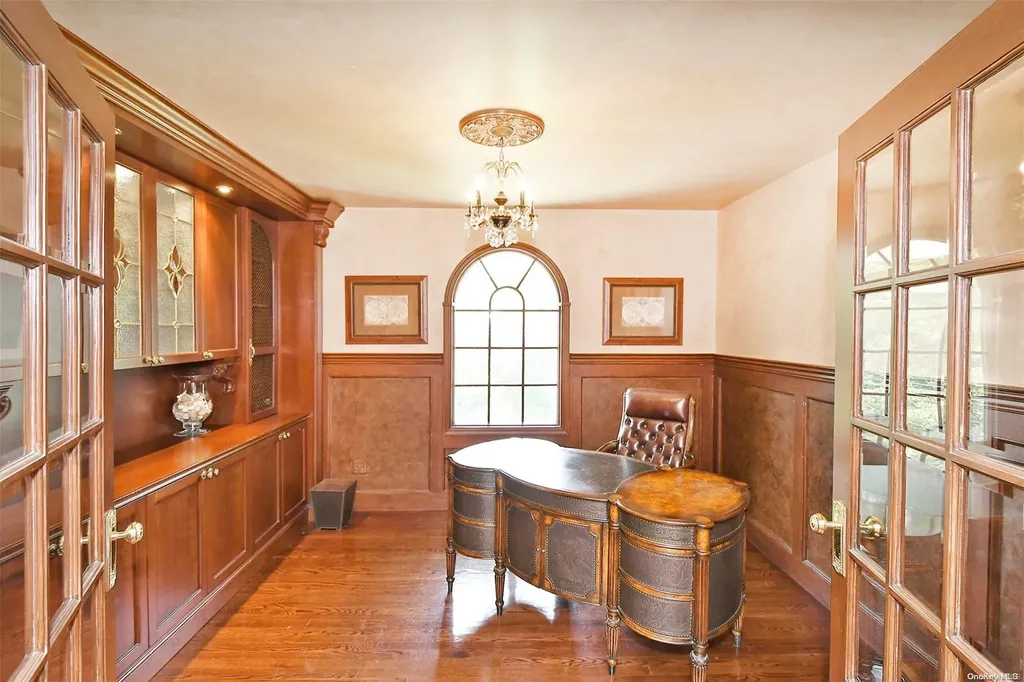 22 West Drive Manhasset NY 11030