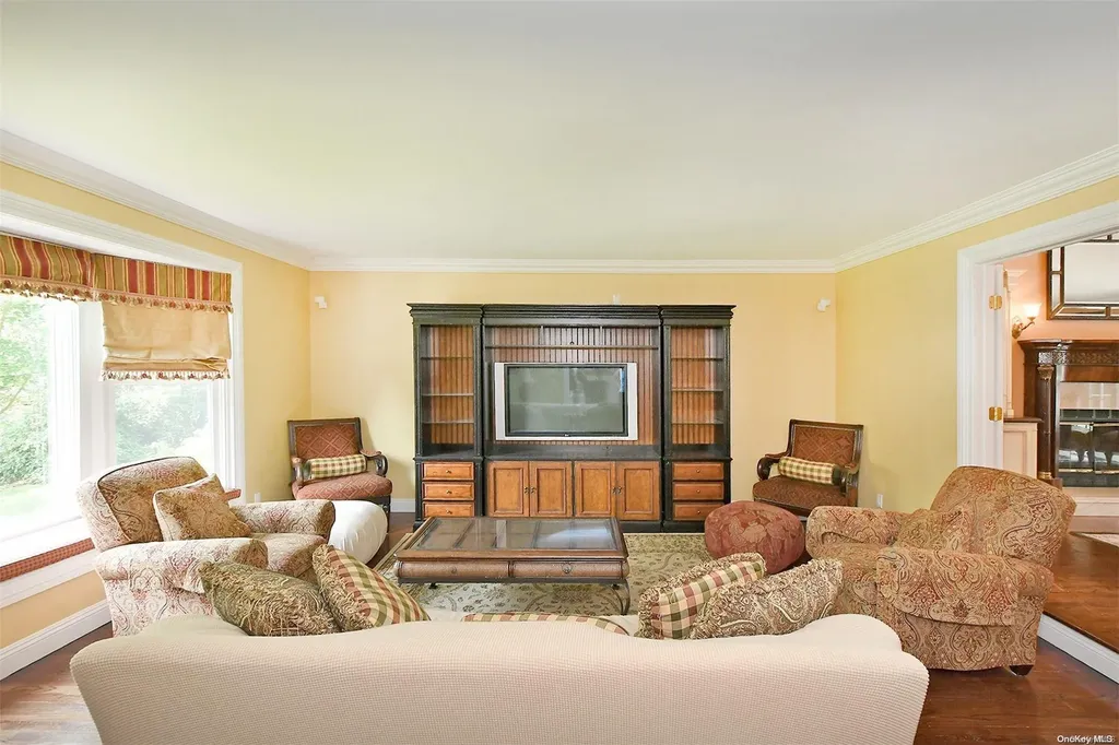 22 West Drive Manhasset NY 11030