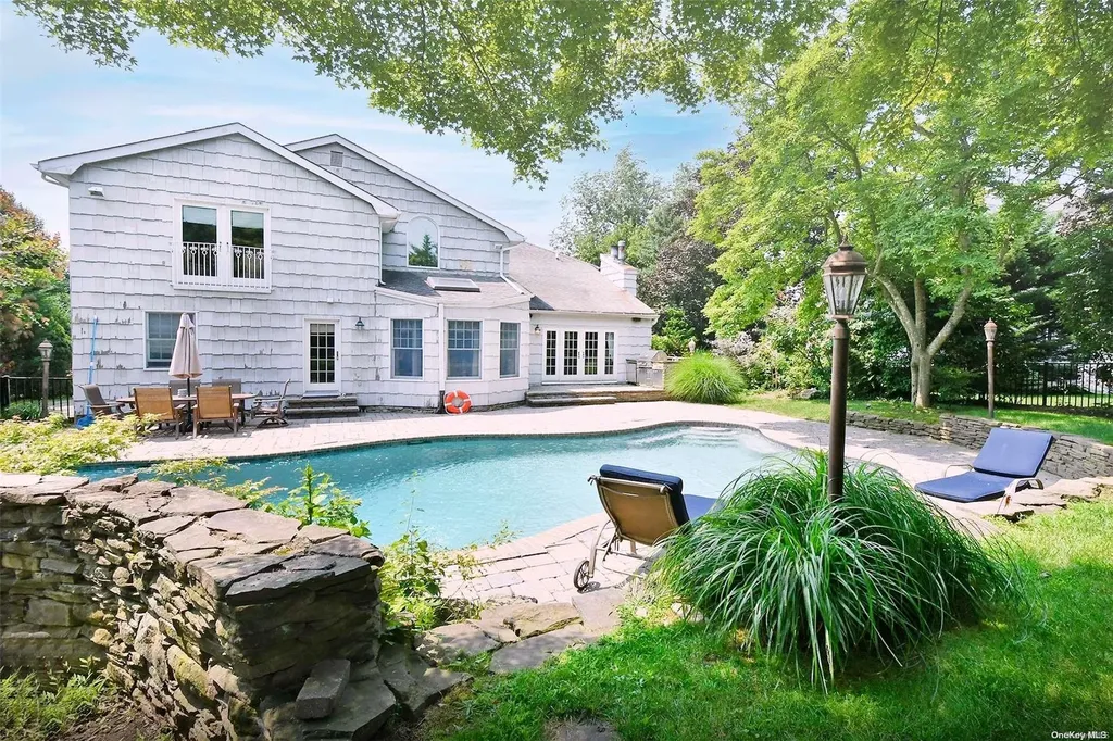 22 West Drive Manhasset NY 11030