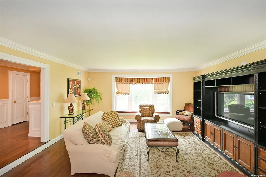 22 West Drive Manhasset NY 11030