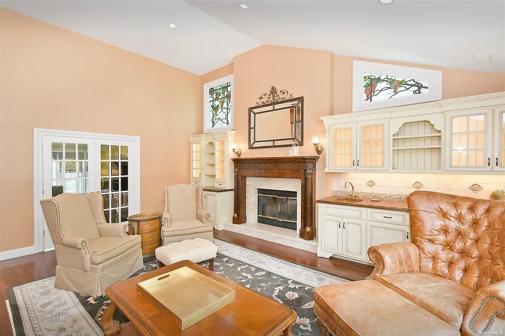 22 West Drive Manhasset NY 11030