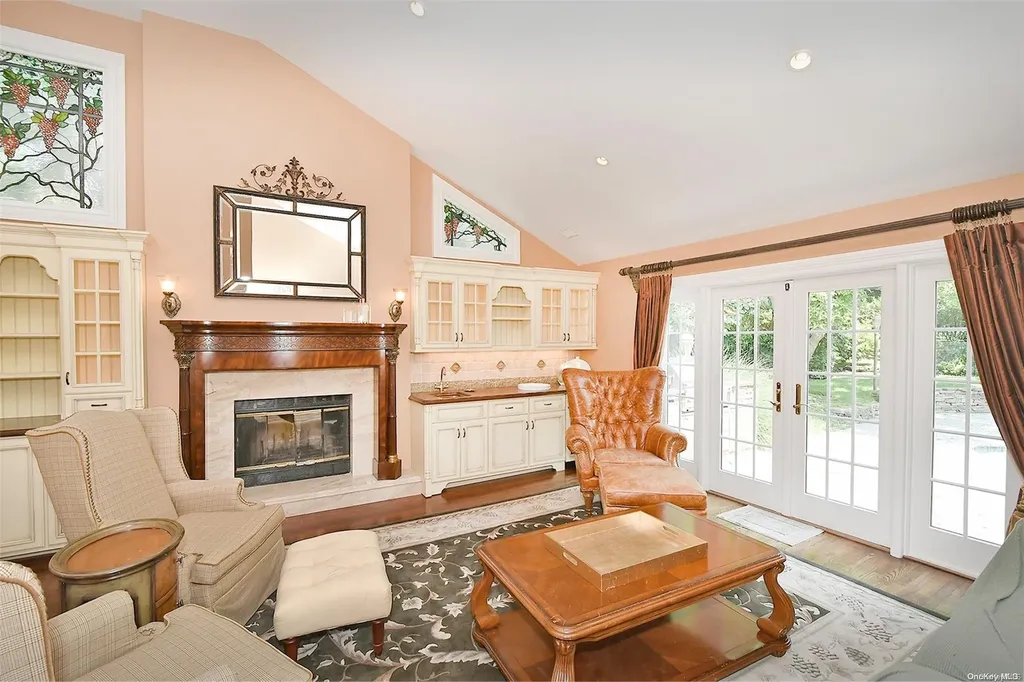 22 West Drive Manhasset NY 11030