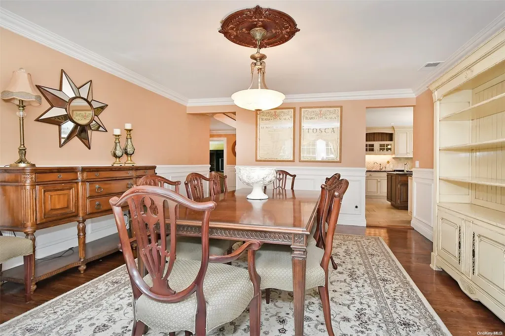 22 West Drive Manhasset NY 11030