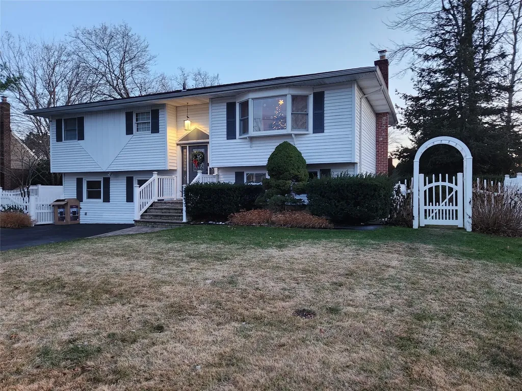14 Estates Lane Shoreham NY 11786