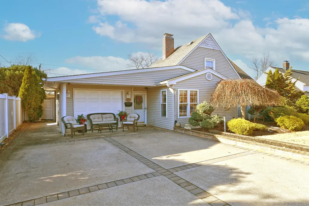 50 Jester Lane Levittown NY 11756