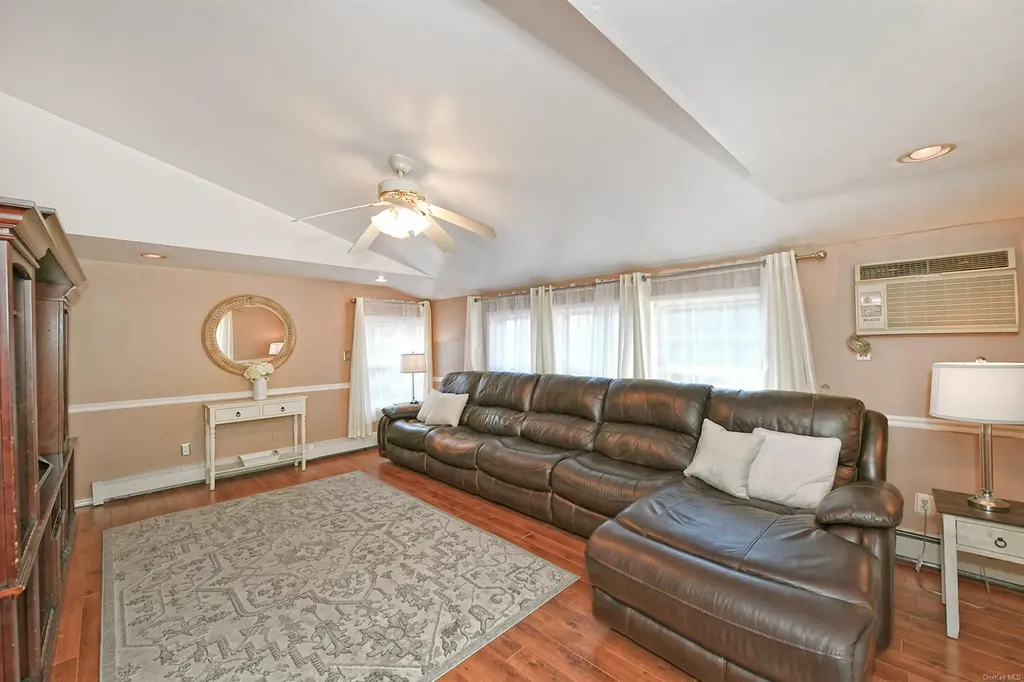 50 Jester Lane Levittown NY 11756