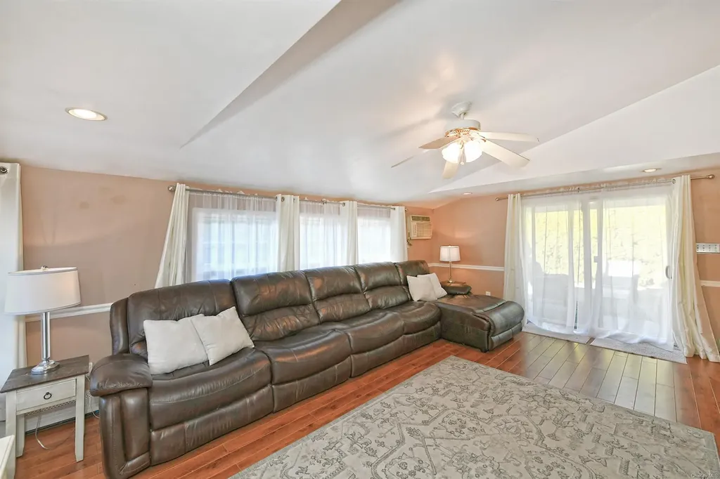 50 Jester Lane Levittown NY 11756