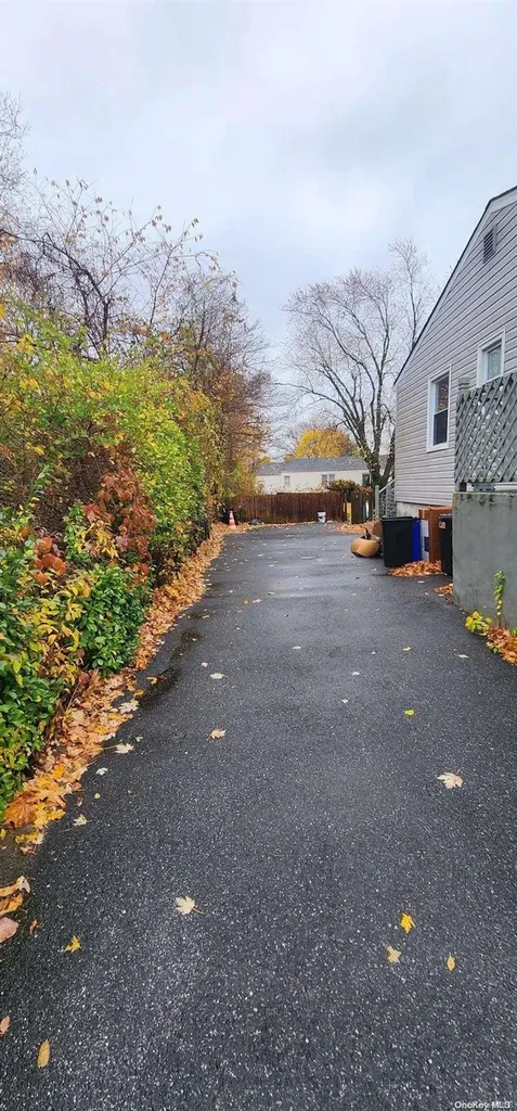 88 Heathcote Road Lindenhurst NY 11757
