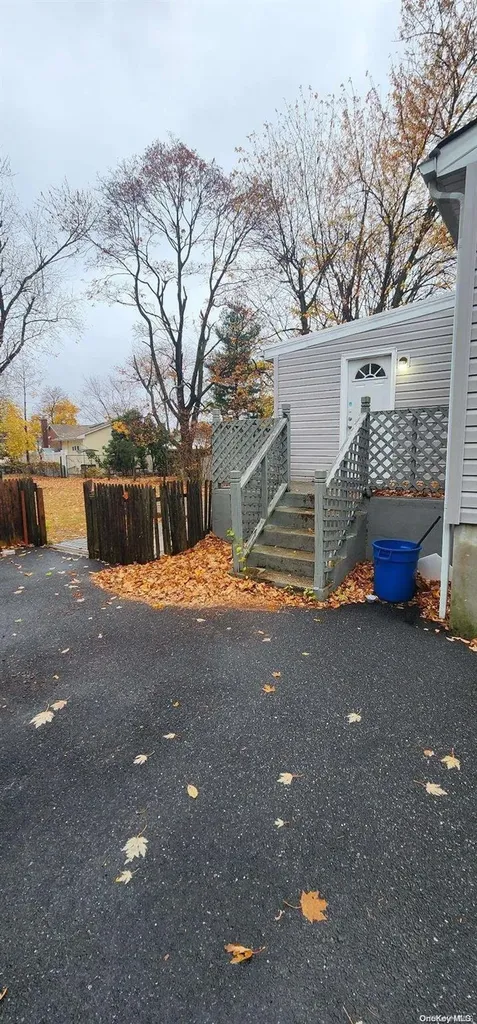 88 Heathcote Road Lindenhurst NY 11757