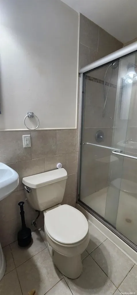 88 Heathcote Road Lindenhurst NY 11757