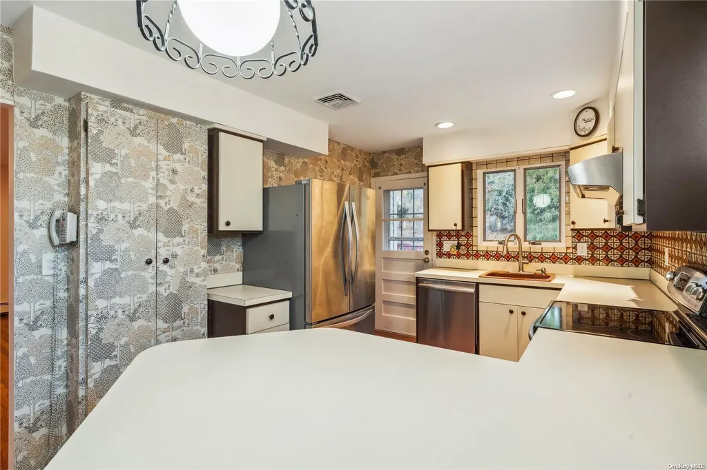 81 Ridge Road Smithtown NY 11787