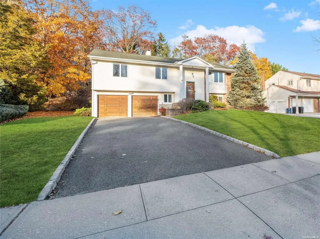 81 Ridge Road Smithtown NY 11787