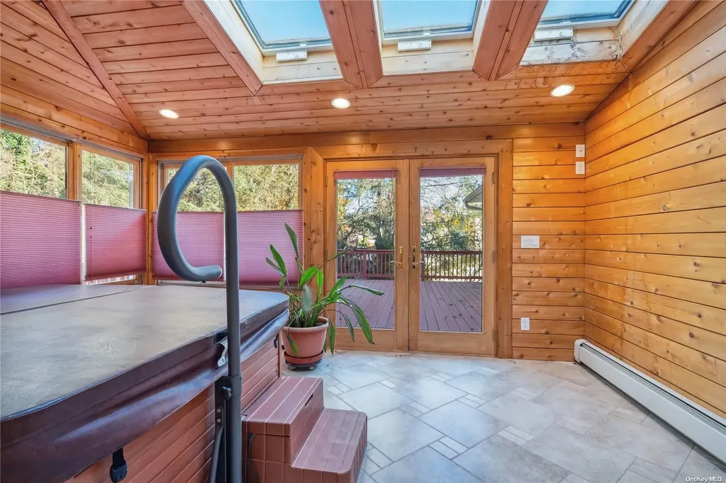 81 Ridge Road Smithtown NY 11787