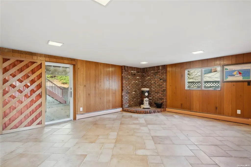 81 Ridge Road Smithtown NY 11787