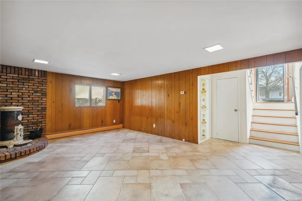81 Ridge Road Smithtown NY 11787