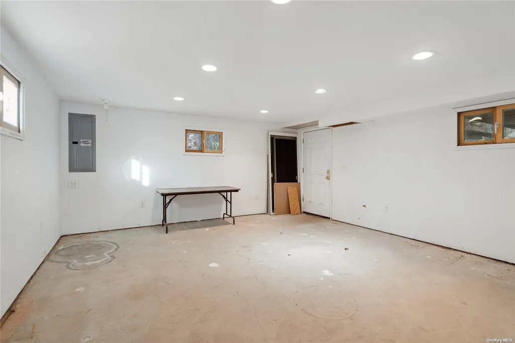 81 Ridge Road Smithtown NY 11787