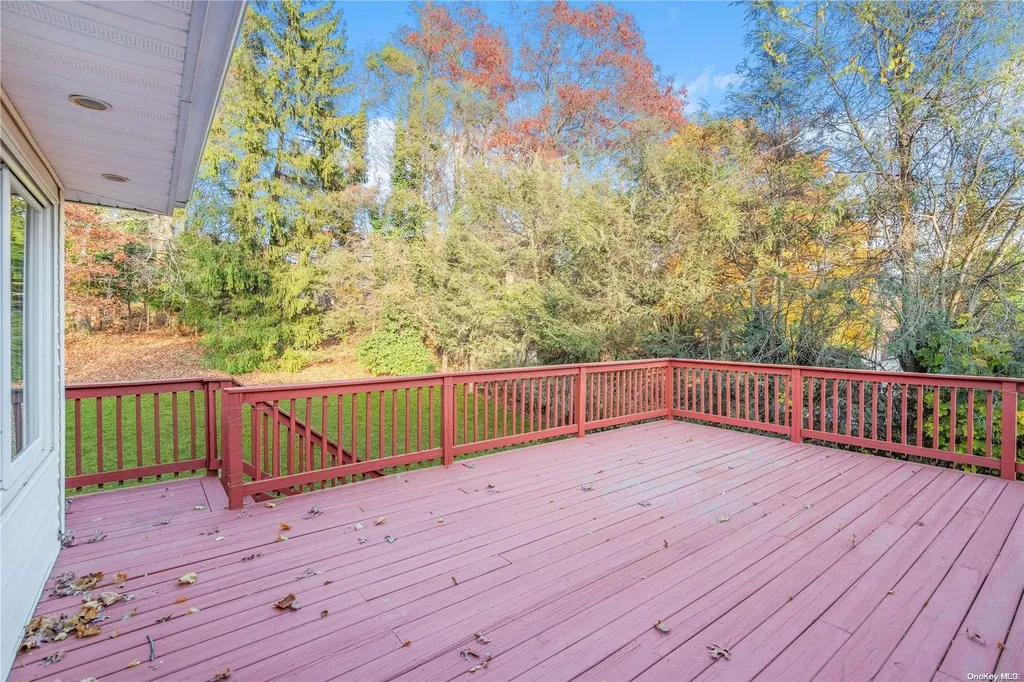 81 Ridge Road Smithtown NY 11787