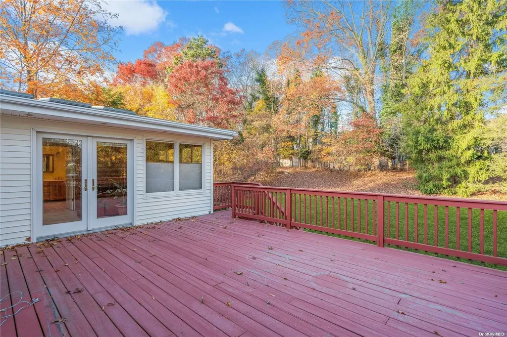 81 Ridge Road Smithtown NY 11787