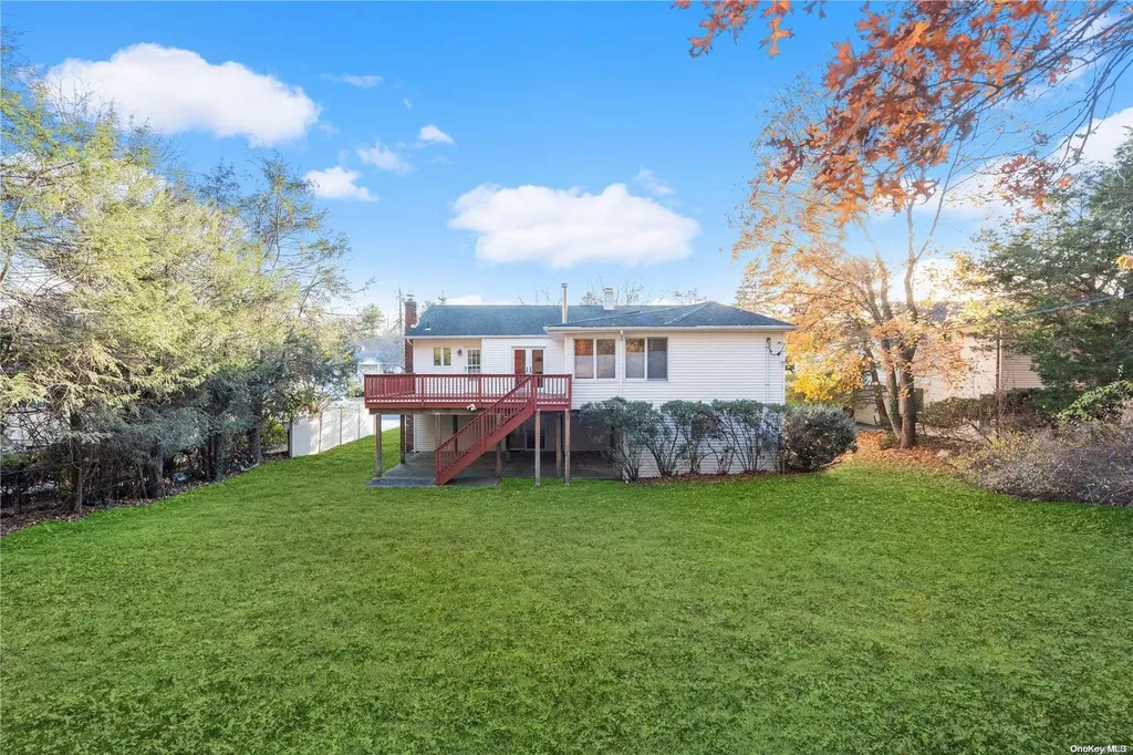 81 Ridge Road Smithtown NY 11787