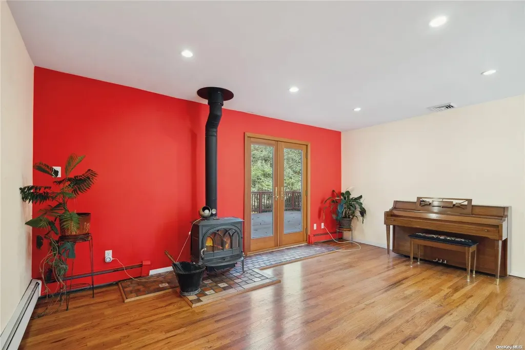81 Ridge Road Smithtown NY 11787