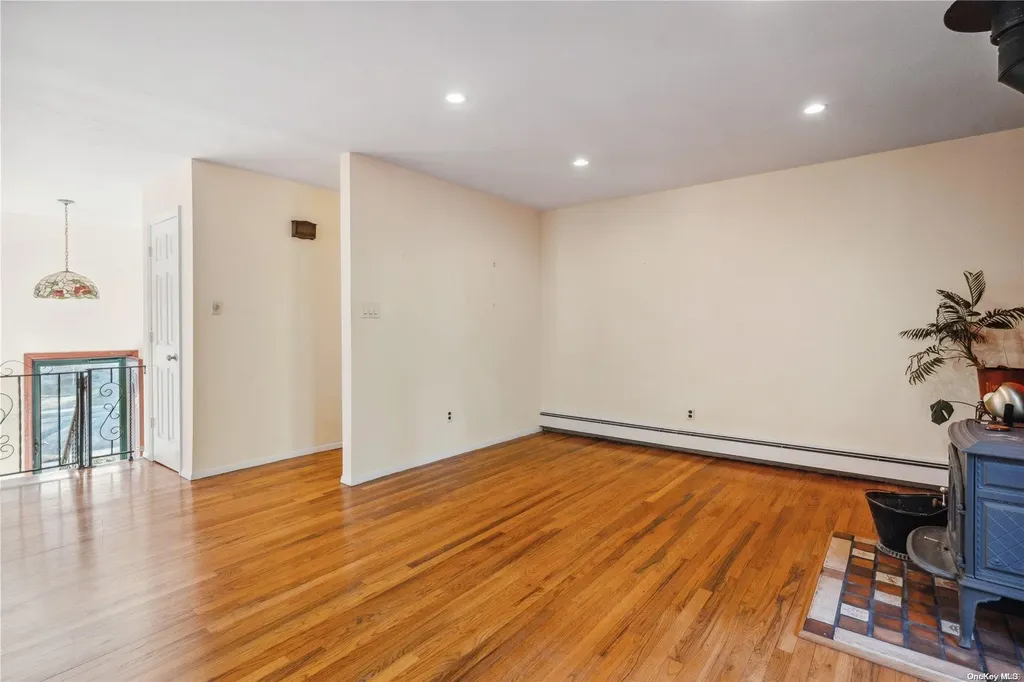 81 Ridge Road Smithtown NY 11787