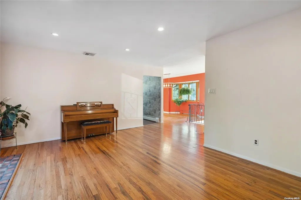 81 Ridge Road Smithtown NY 11787