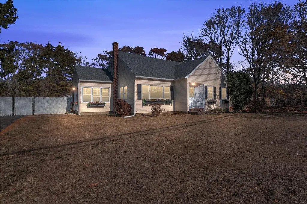 23 E Woodside Avenue Patchogue NY 11772