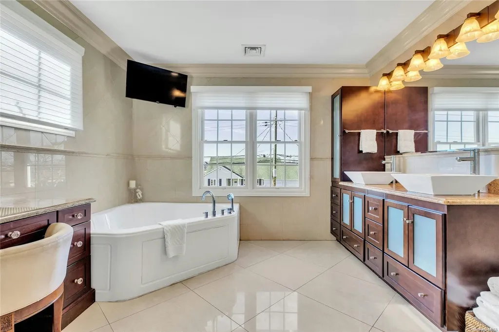 41 Lighthouse Road Babylon NY 11702