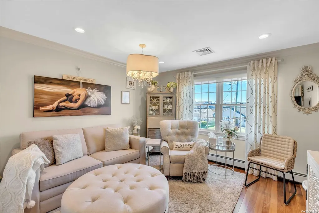 41 Lighthouse Road Babylon NY 11702