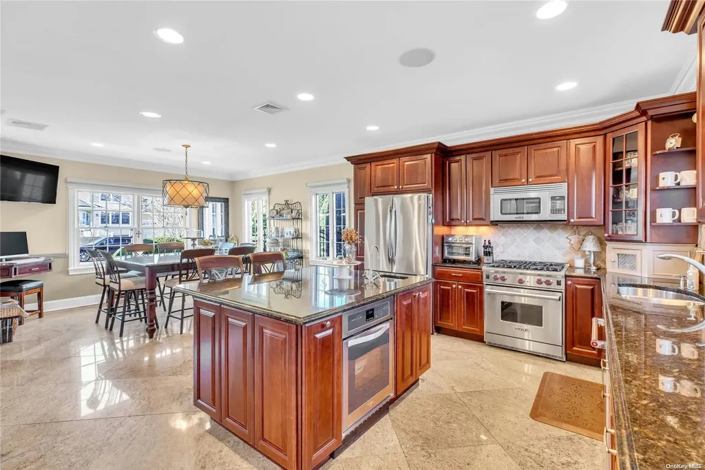 41 Lighthouse Road Babylon NY 11702