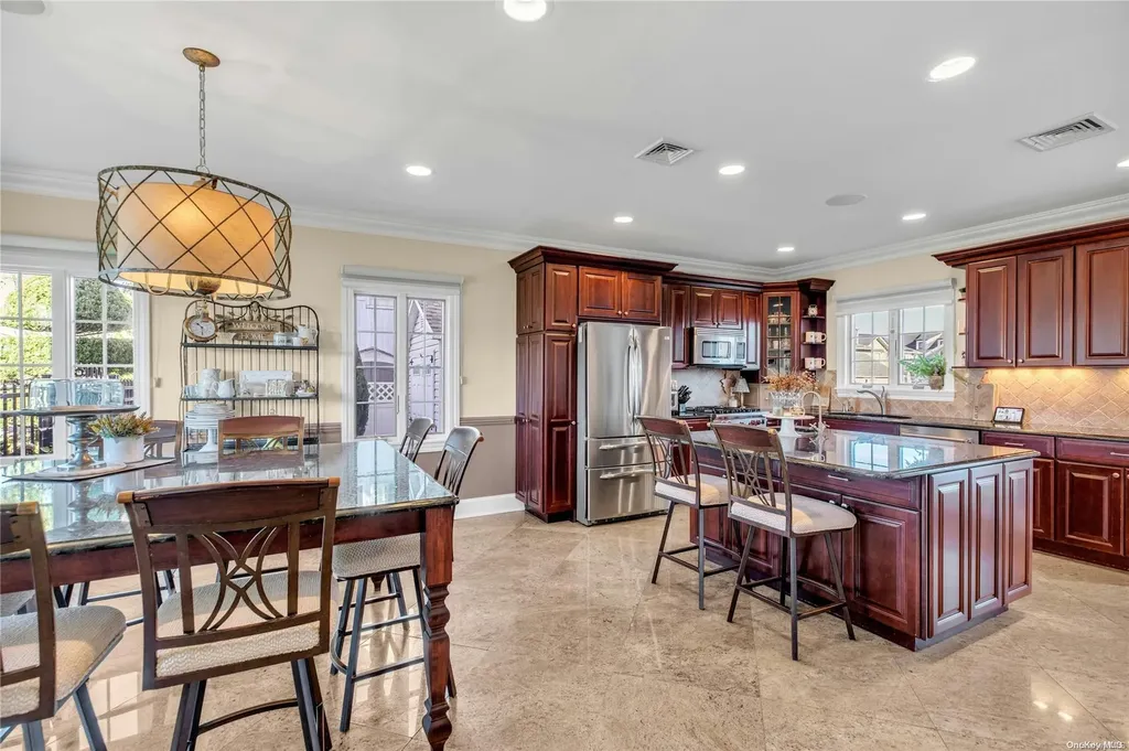 41 Lighthouse Road Babylon NY 11702