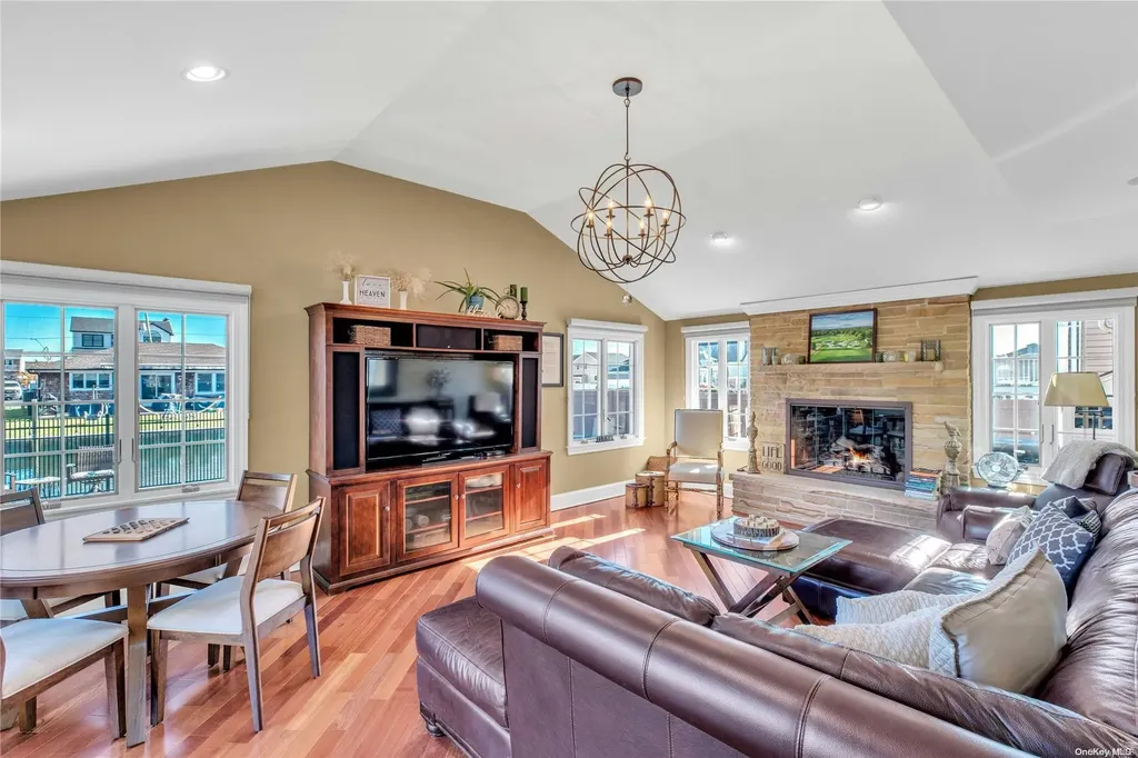 41 Lighthouse Road Babylon NY 11702