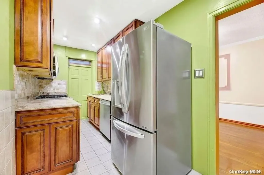712 E 43rd Street Brooklyn NY 11203