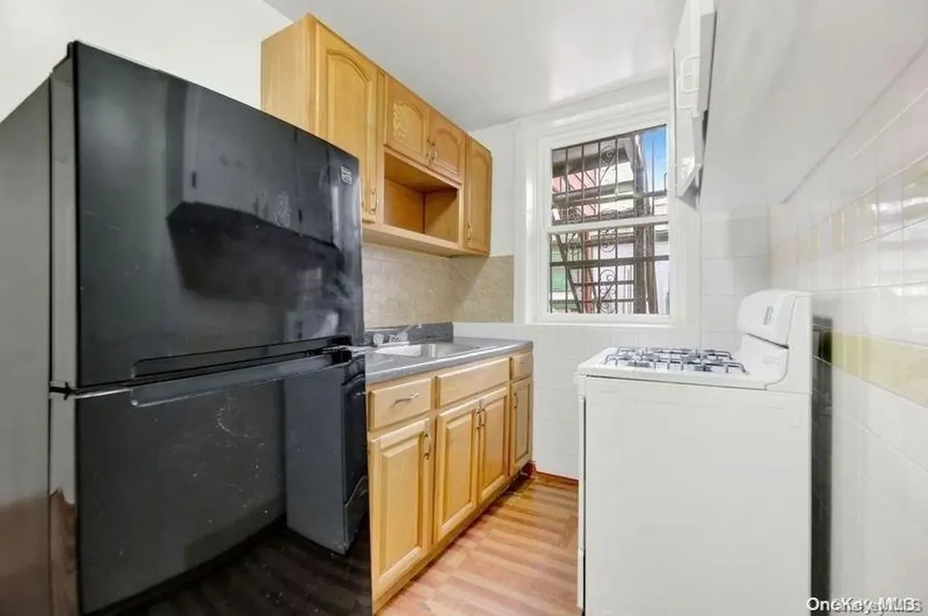 712 E 43rd Street Brooklyn NY 11203