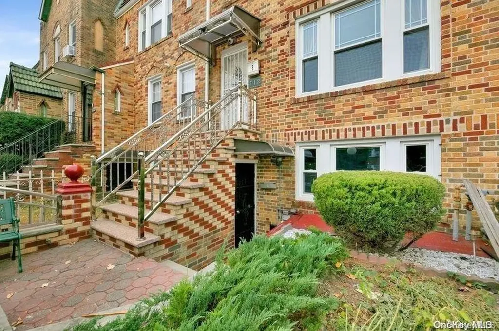 712 E 43rd Street Brooklyn NY 11203