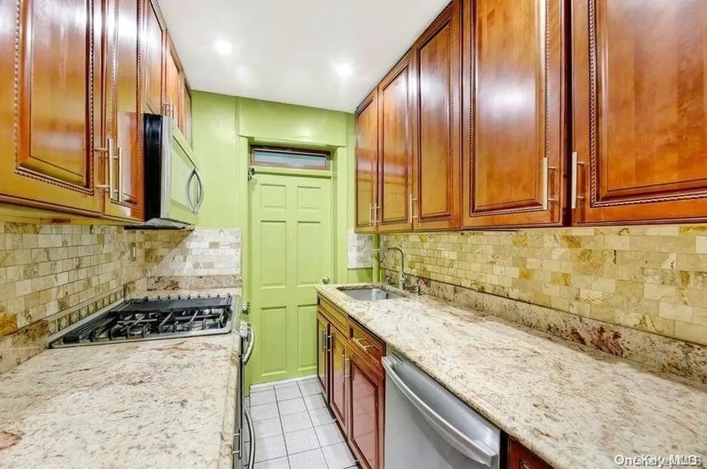712 E 43rd Street Brooklyn NY 11203