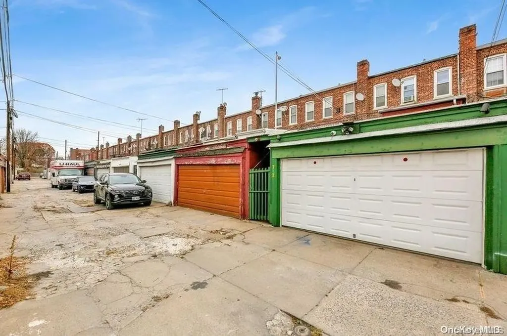 712 E 43rd Street Brooklyn NY 11203